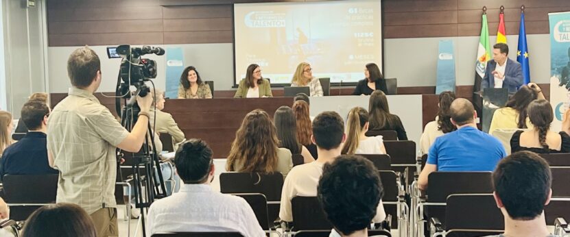 Representaciones de la Universidad de Extremadura inaugurando el programa PIRT 2024